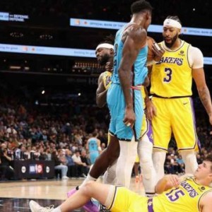 火爆的戴维斯状态依旧，愤怒的贝弗利难挽局面